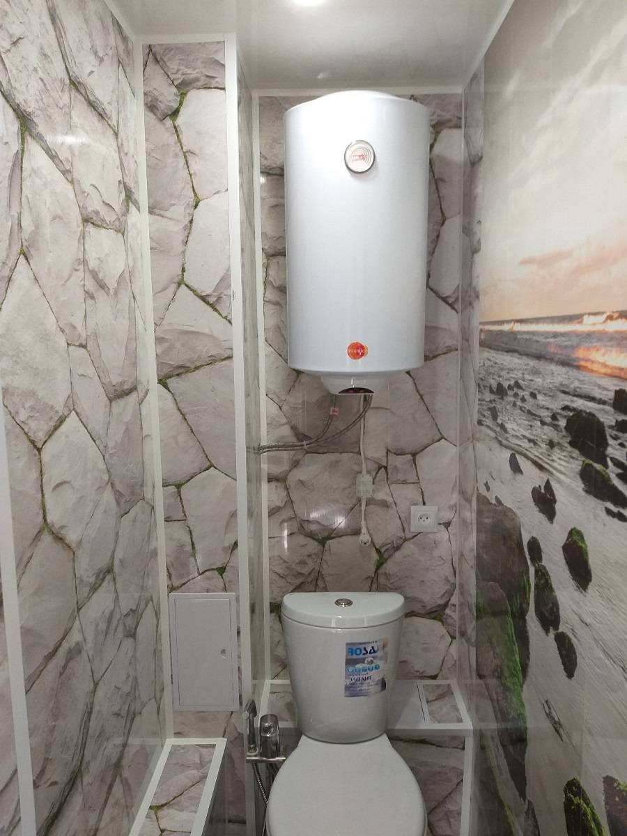 Туалет обшитый пластиковыми панелями фото с полочками